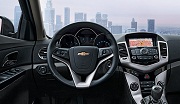 La planche de bord de la Chevrolet Cruze pleine d'options